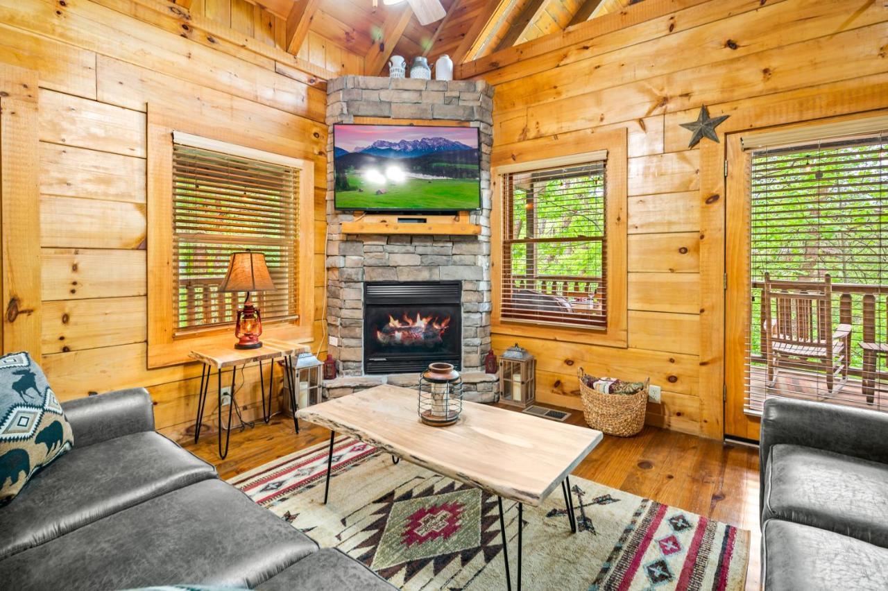 Charming Cabin W/ Hot Tub, Game Room, Top Location Pigeon Forge Exterior photo